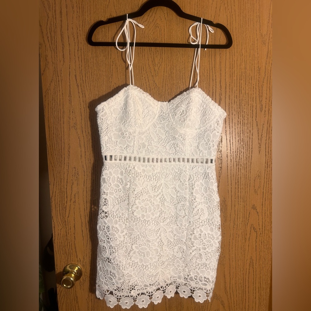 ✨NWT Floral Lace Dress✨
